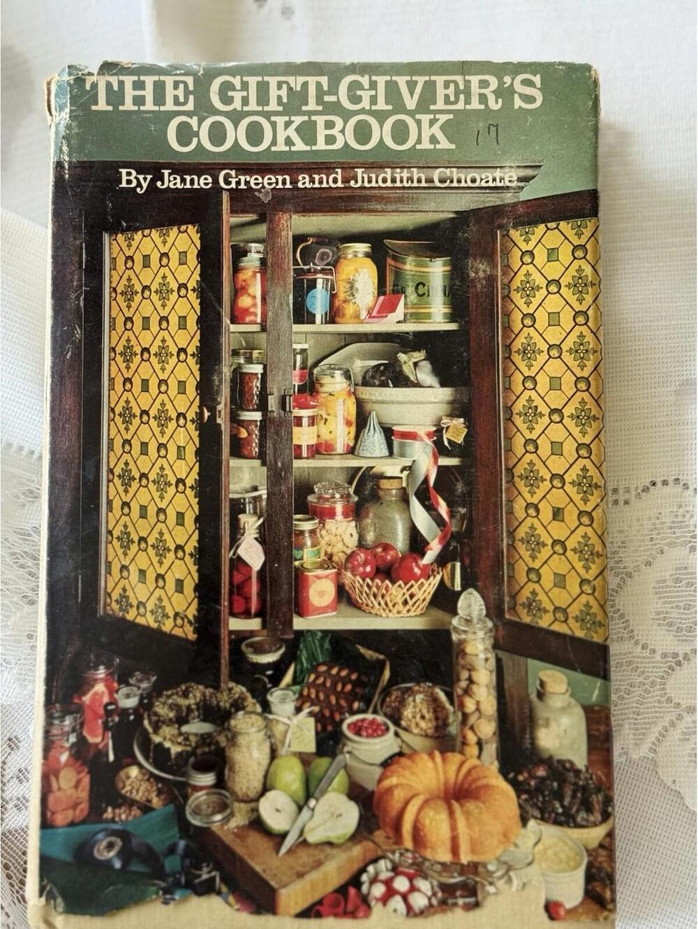 The gift-giver's cookbook book, by Jane Green and Judith Choate, 1971 Hardcover